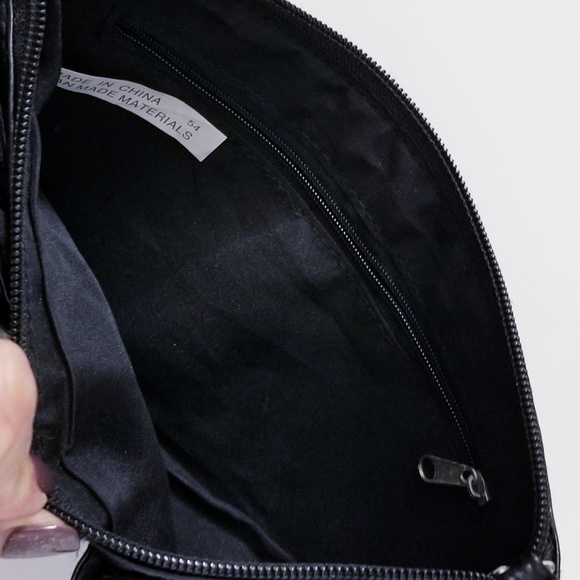 BLACK WRISTLET - Picture 4 of 8